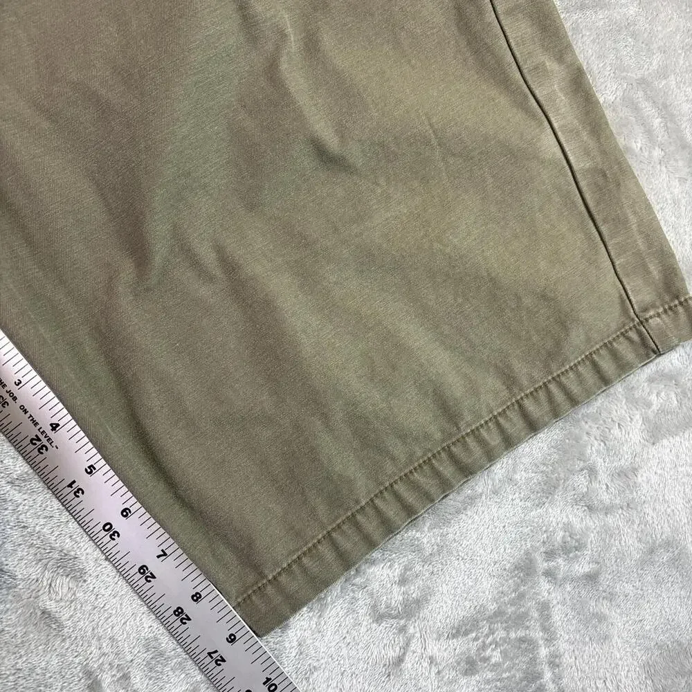 Old Navy Khaki Chino Shorts Men’s Size 36 Olive Casual Preppy Flat Front